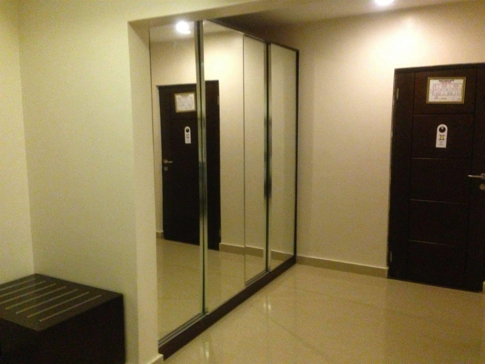 קומסי Noble House Hotel מראה חיצוני תמונה