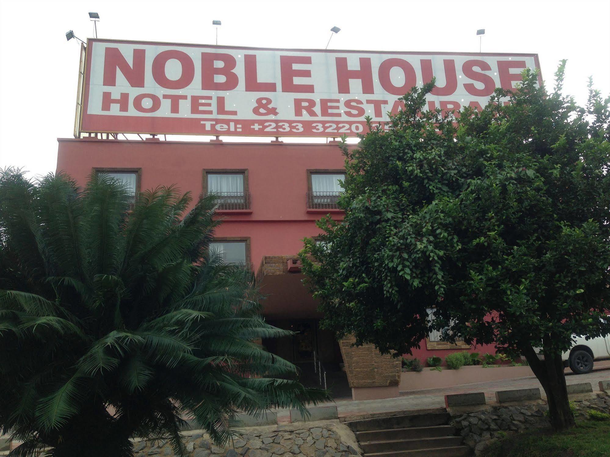 קומסי Noble House Hotel מראה חיצוני תמונה